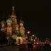 La notte più cupa calata sulle cupole del Cremlino
