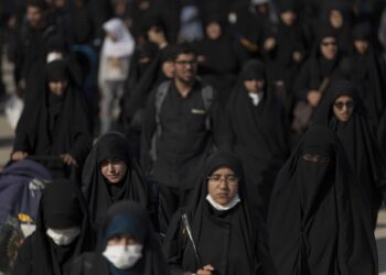 Il coraggio delle donne iraniane contro gli ayatollah