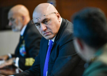 Meno male che alla Difesa abbiamo Crosetto