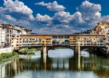 Un ponte lanciato verso la realtà