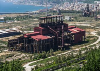 Una cupa prospettiva di degrado