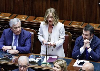 Il governo alla sbarra